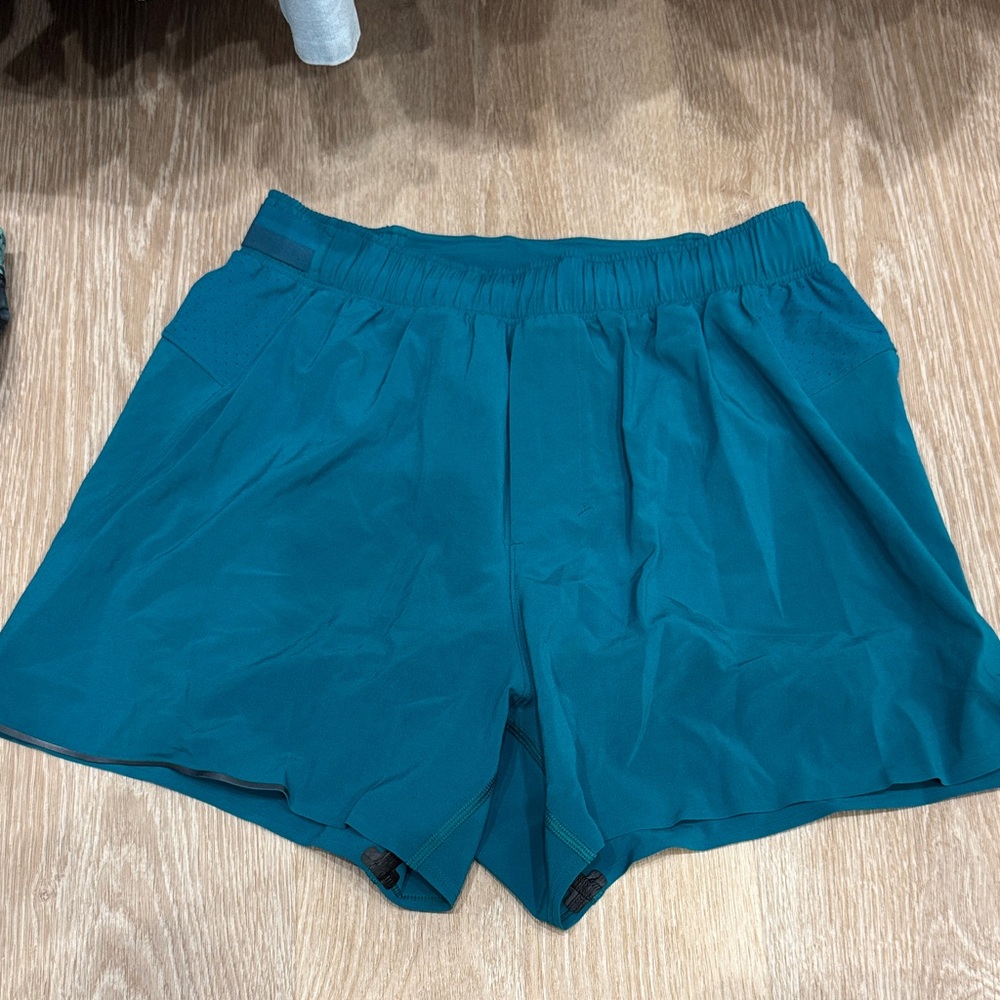 Lululemon Teal Men Shorts size Small